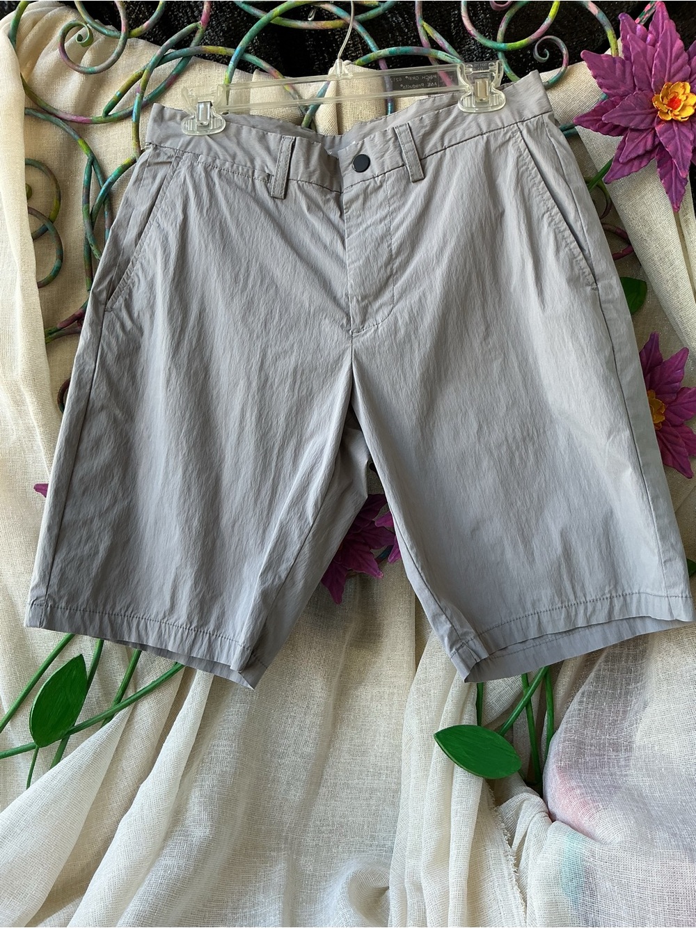 Old Navy Light Gray Women’s Flat-Front Shorts